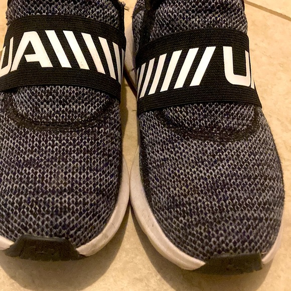 Under Armour Shoes - 7 - Picture 4 of 6